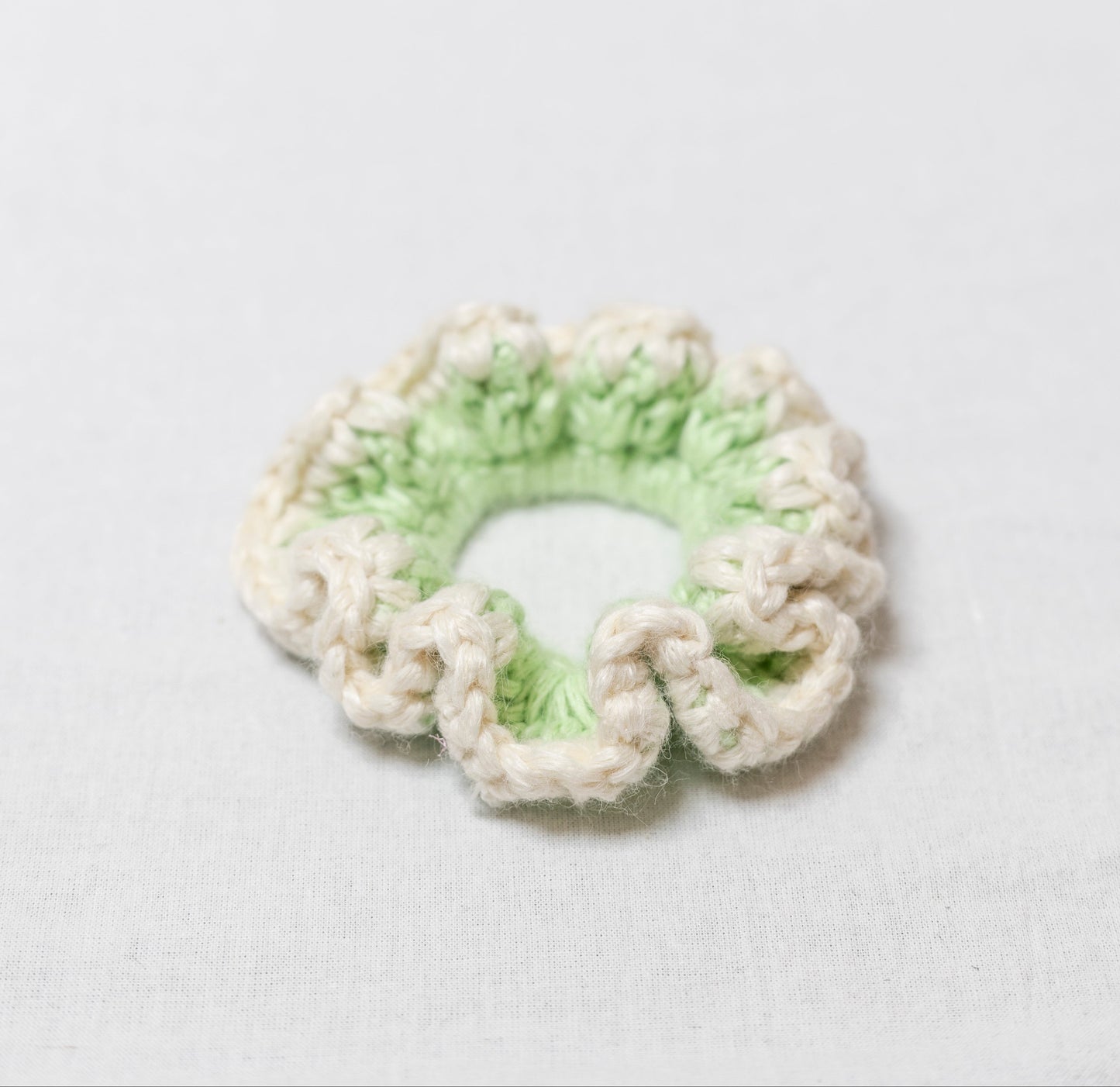 WHIZZY GREEN AND WHITE SCRUNCHIE